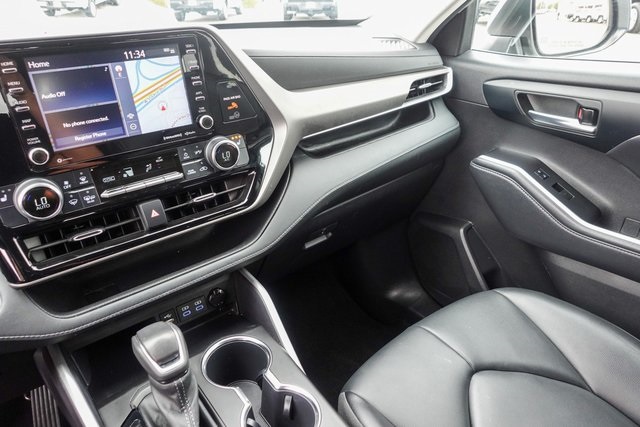 used 2022 Toyota Highlander car, priced at $39,000