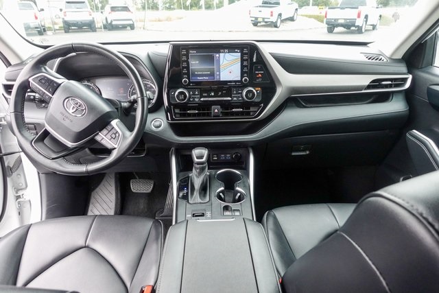 used 2022 Toyota Highlander car, priced at $39,000