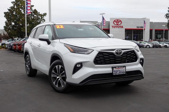 used 2022 Toyota Highlander car, priced at $39,000