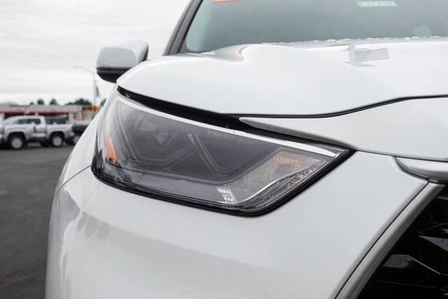 used 2022 Toyota Highlander car, priced at $39,000