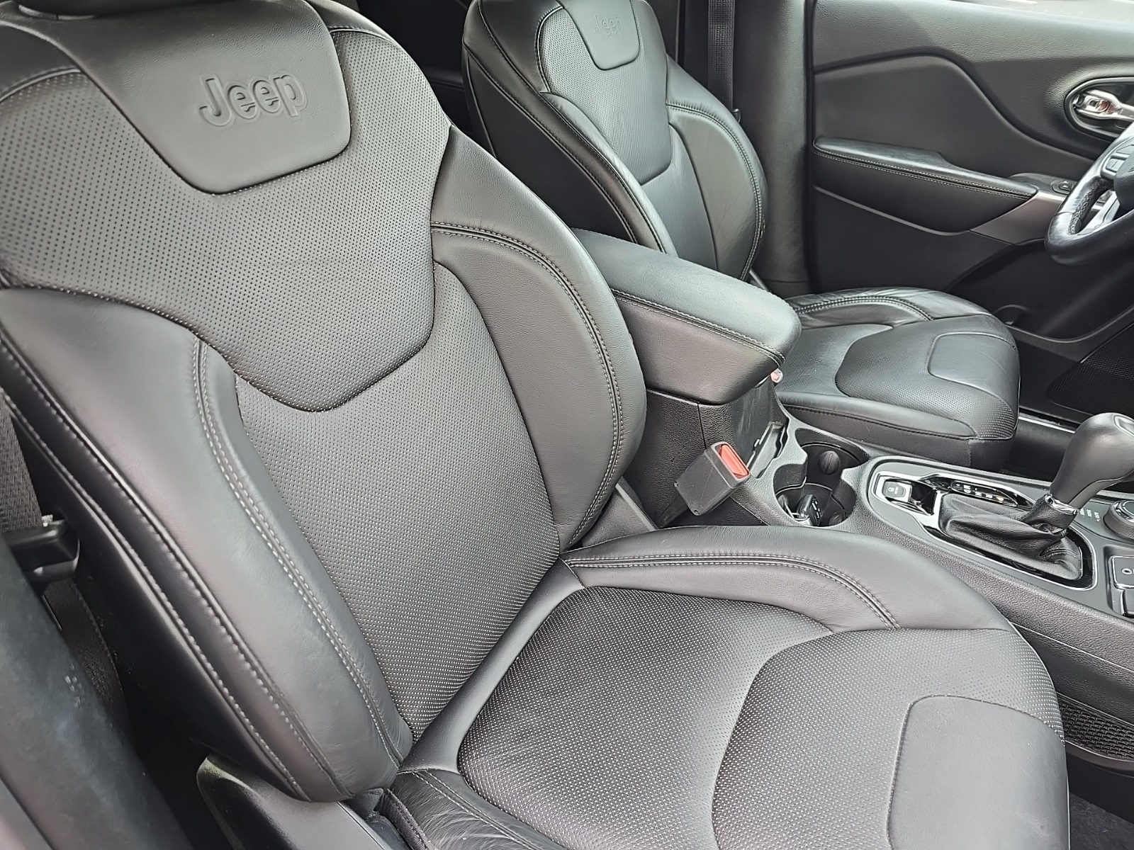 used 2020 Jeep Cherokee car, priced at $19,105