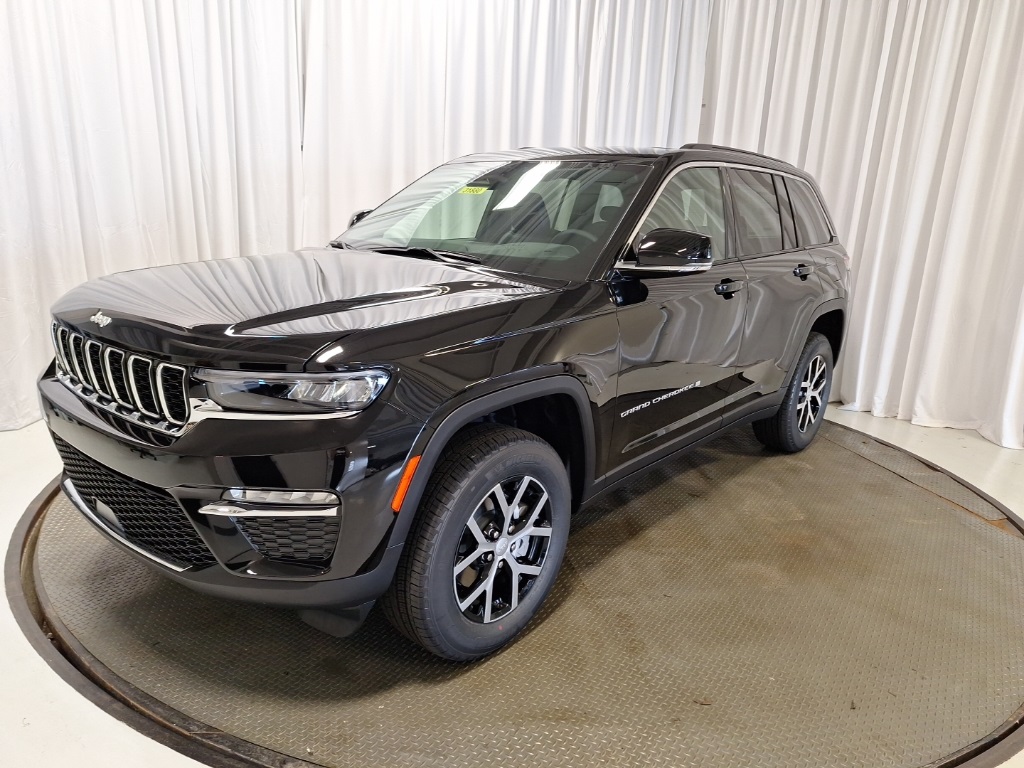 new 2025 Jeep Grand Cherokee car, priced at $45,245