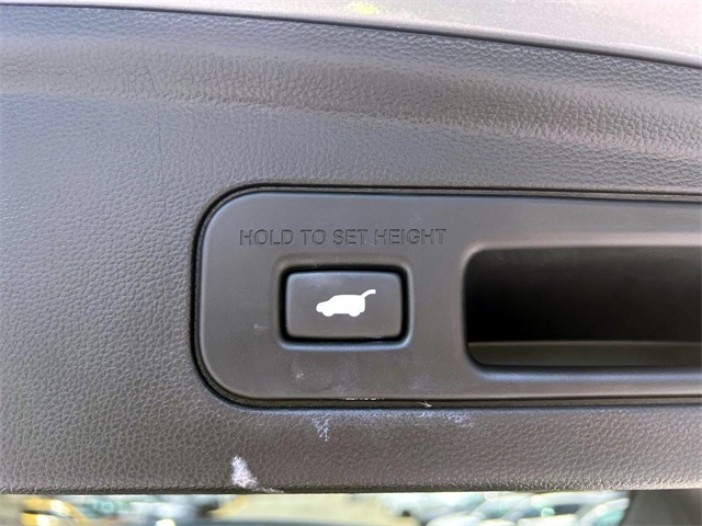 used 2024 Acura MDX car, priced at $49,041