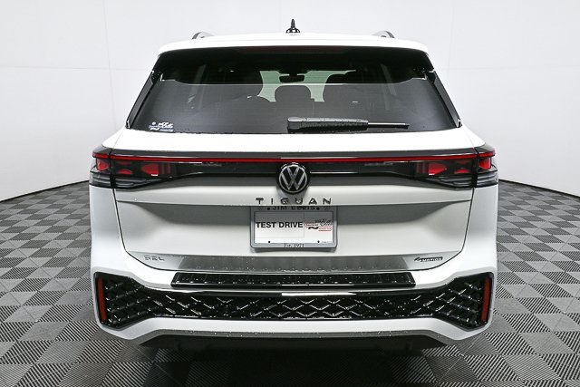 new 2025 Volkswagen Tiguan car, priced at $44,556