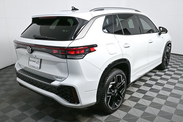 new 2025 Volkswagen Tiguan car, priced at $44,556