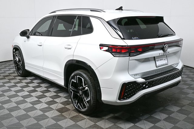 new 2025 Volkswagen Tiguan car, priced at $44,556