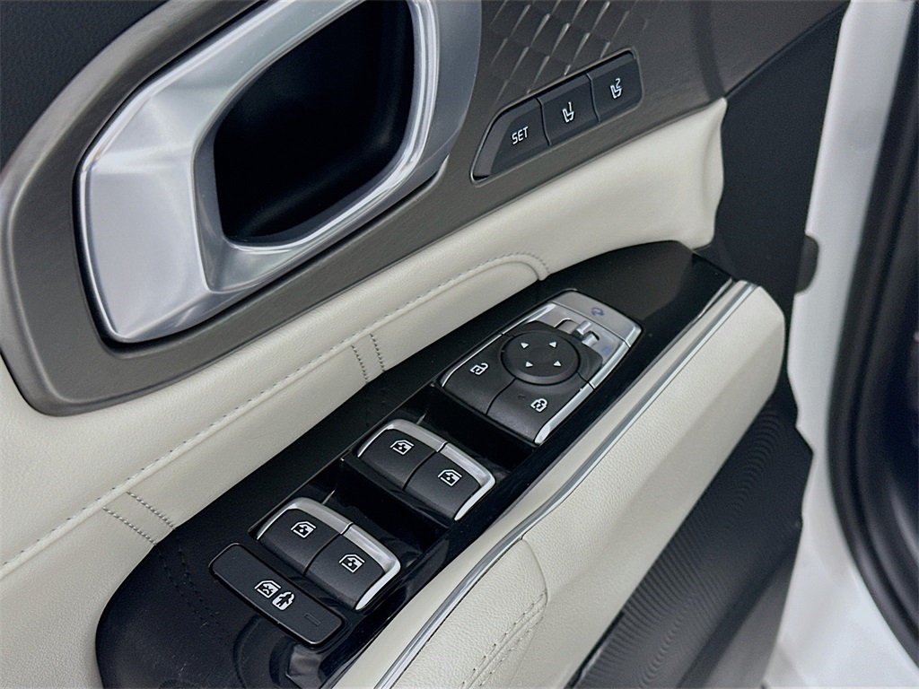 used 2022 Kia Sorento Plug-In Hybrid car, priced at $33,490