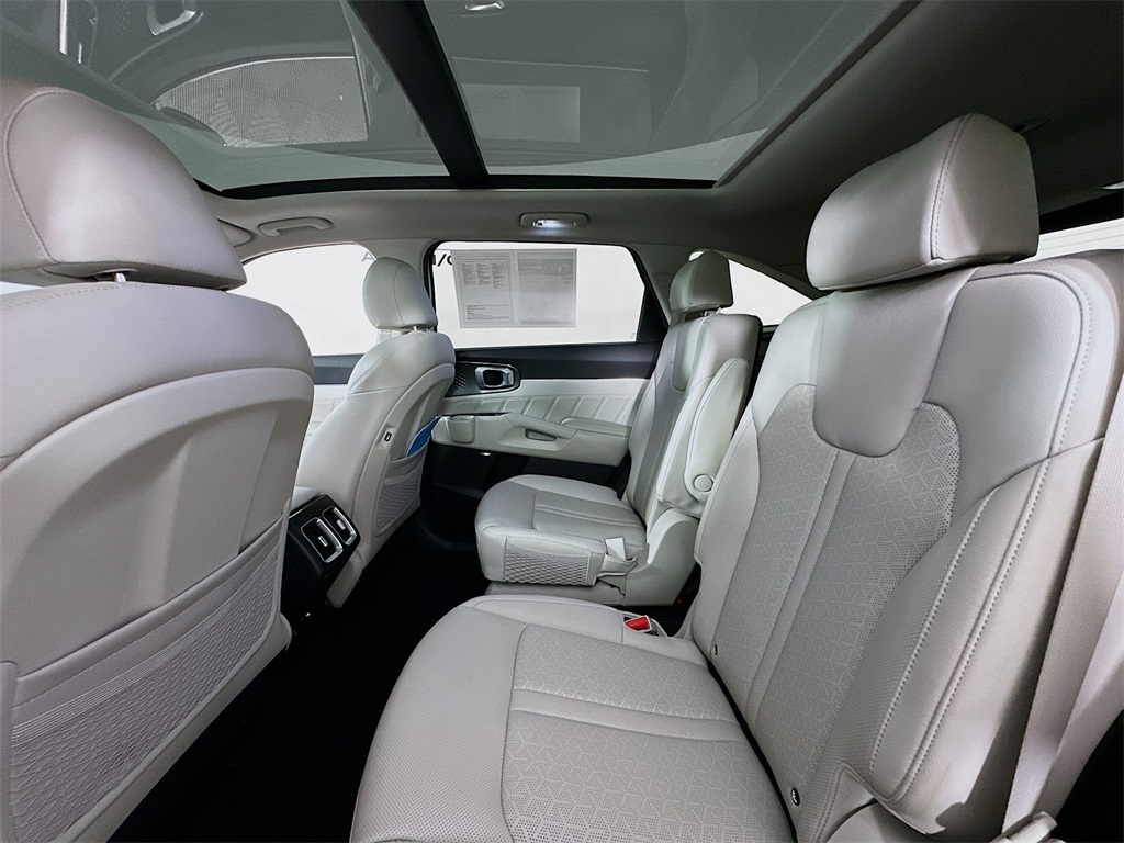 used 2022 Kia Sorento Plug-In Hybrid car, priced at $33,490