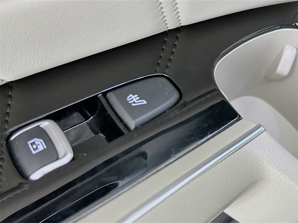 used 2022 Kia Sorento Plug-In Hybrid car, priced at $33,490