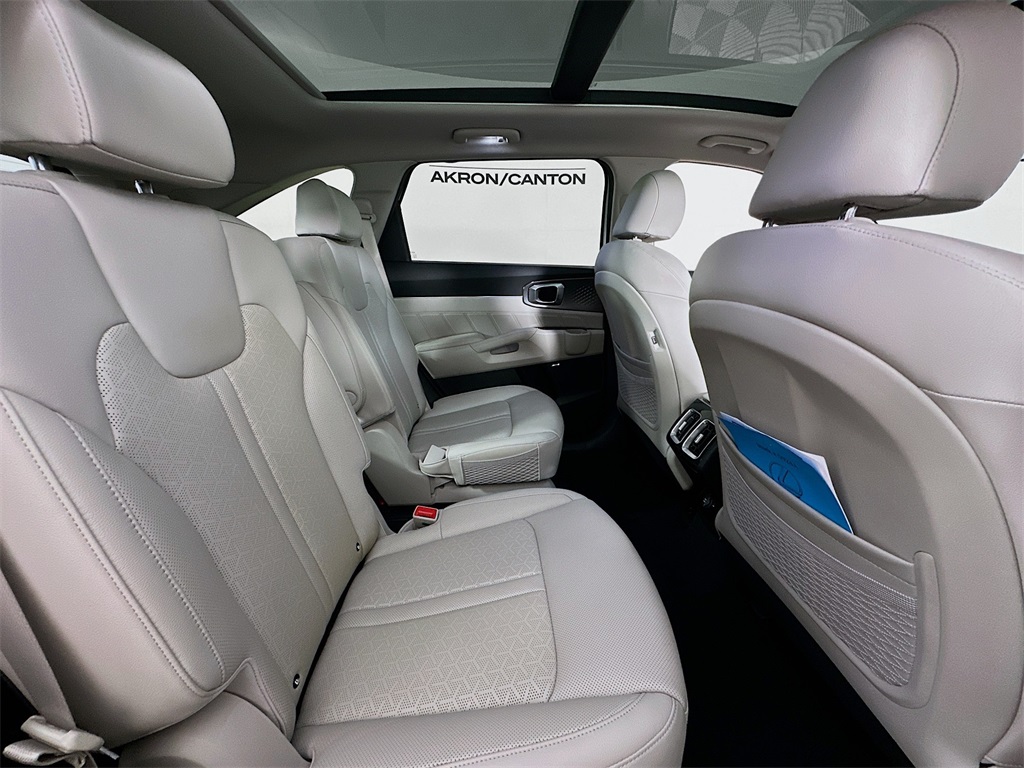 used 2022 Kia Sorento Plug-In Hybrid car, priced at $33,490