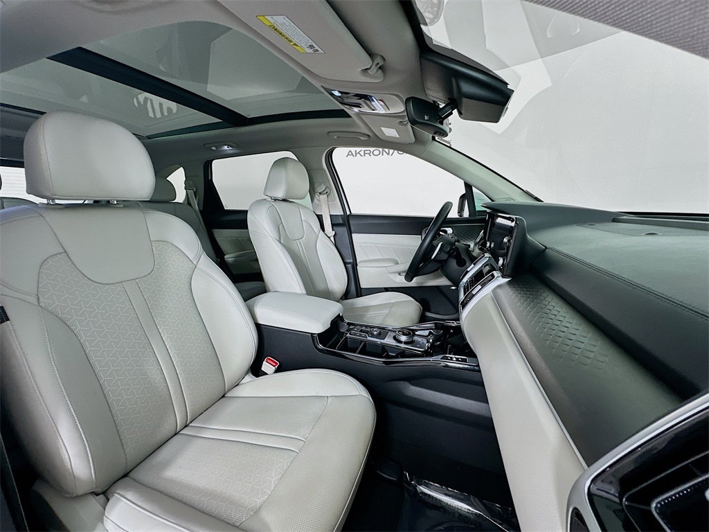 used 2022 Kia Sorento Plug-In Hybrid car, priced at $33,490