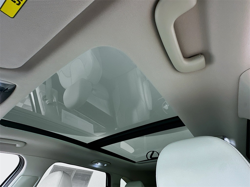 used 2022 Kia Sorento Plug-In Hybrid car, priced at $33,490