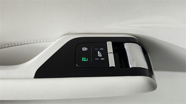 new 2025 Volvo EX90 car, priced at $85,395