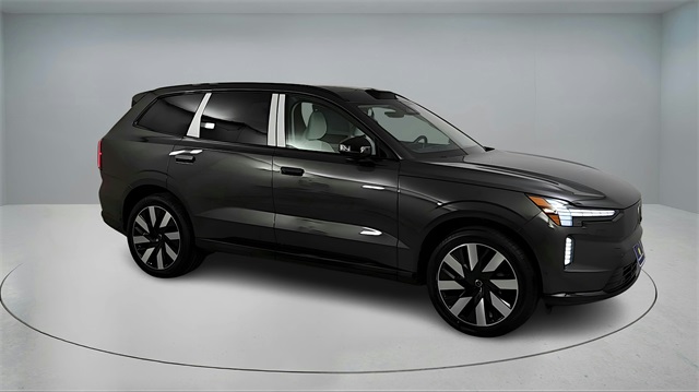 new 2025 Volvo EX90 car, priced at $85,395