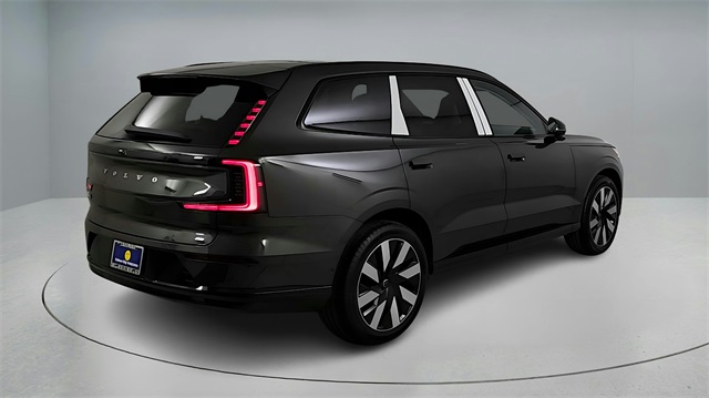 new 2025 Volvo EX90 car, priced at $85,395