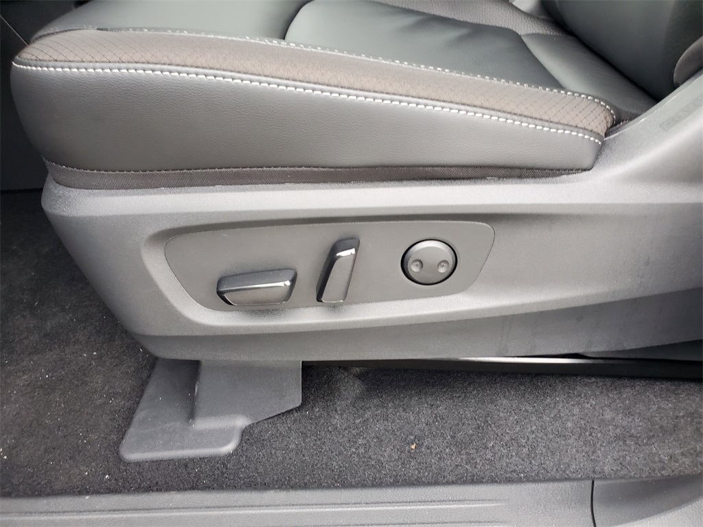new 2025 Nissan Pathfinder car, priced at $37,838