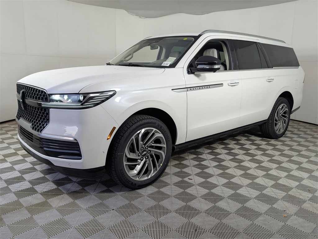 new 2025 Lincoln Navigator car, priced at $106,925