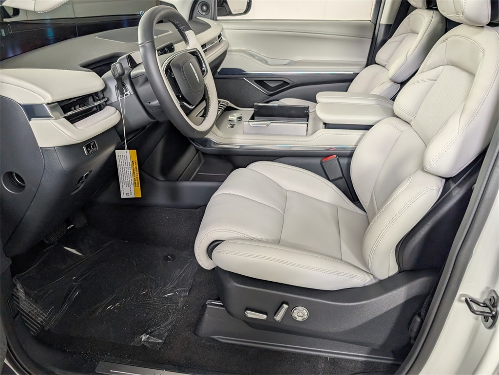 new 2025 Lincoln Navigator car, priced at $106,925