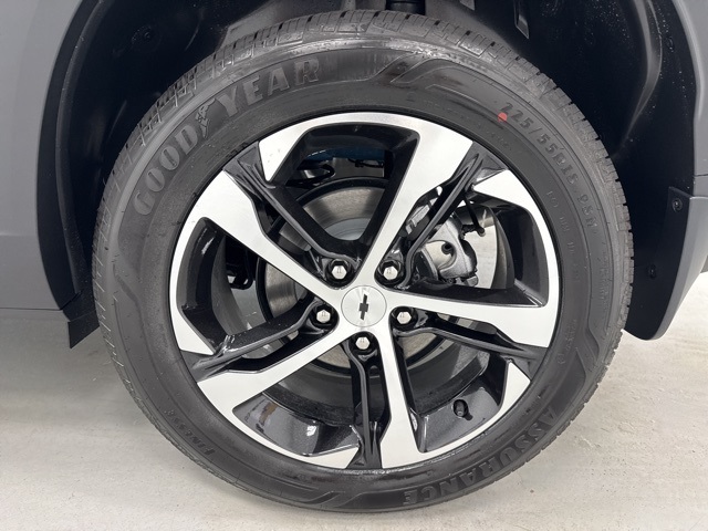 new 2025 Chevrolet Trax car, priced at $24,725