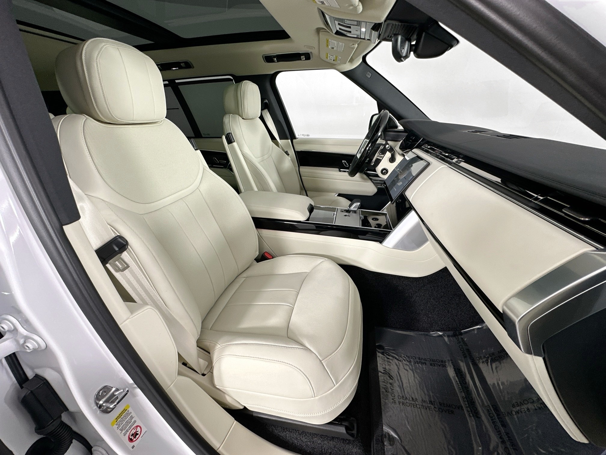 new 2025 Land Rover Range Rover Plug-In Hybrid car, priced at $138,085