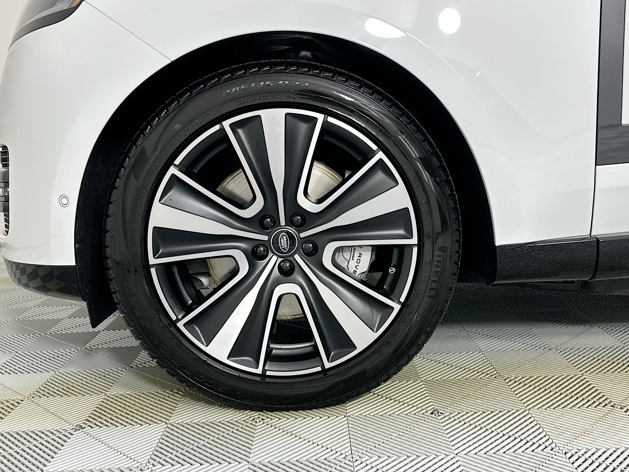 new 2025 Land Rover Range Rover Plug-In Hybrid car, priced at $138,085