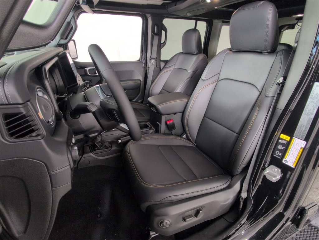 new 2025 Jeep Wrangler car, priced at $52,120