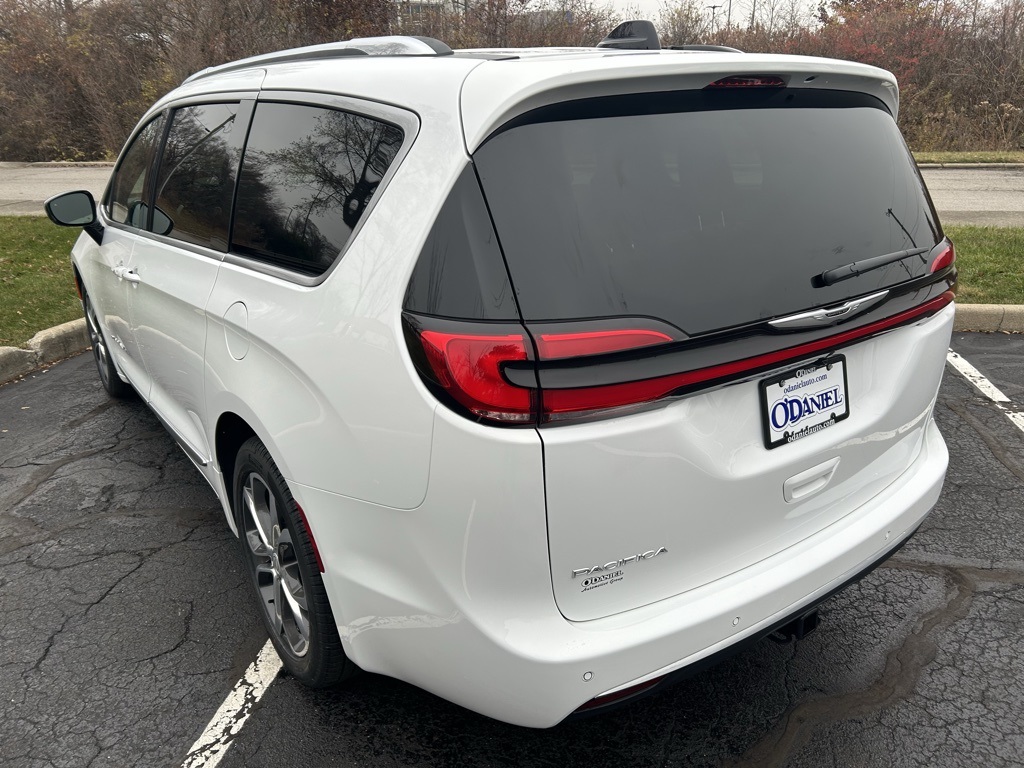 new 2026 Chrysler Pacifica car, priced at $55,135