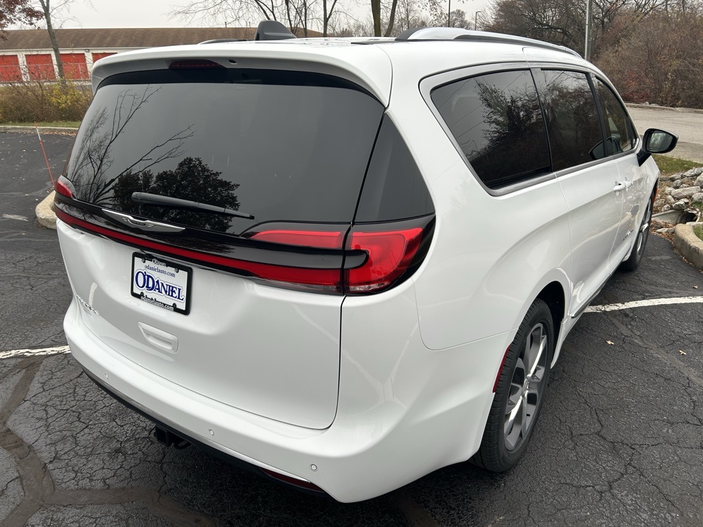 new 2026 Chrysler Pacifica car, priced at $55,135