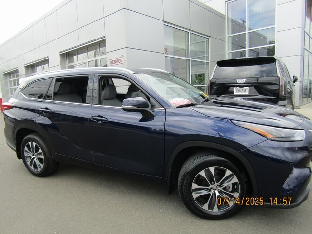 used 2022 Toyota Highlander car, priced at $37,999