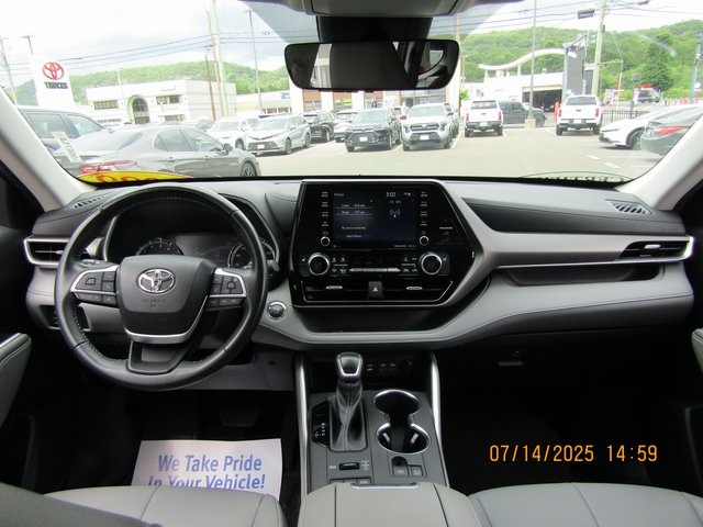 used 2022 Toyota Highlander car, priced at $37,999