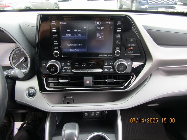 used 2022 Toyota Highlander car, priced at $37,999