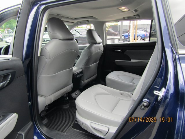 used 2022 Toyota Highlander car, priced at $37,999