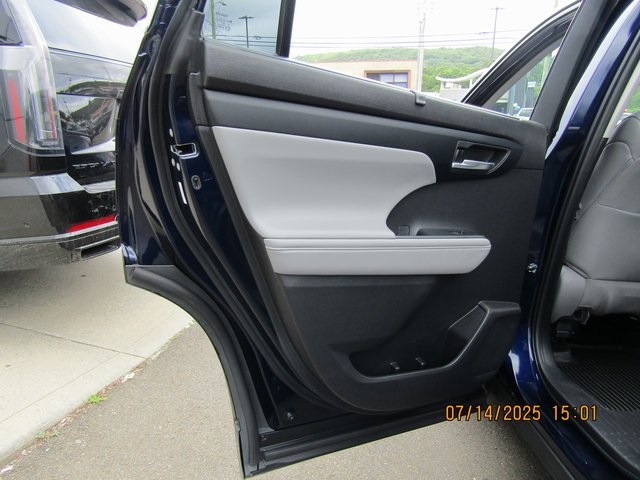 used 2022 Toyota Highlander car, priced at $37,999