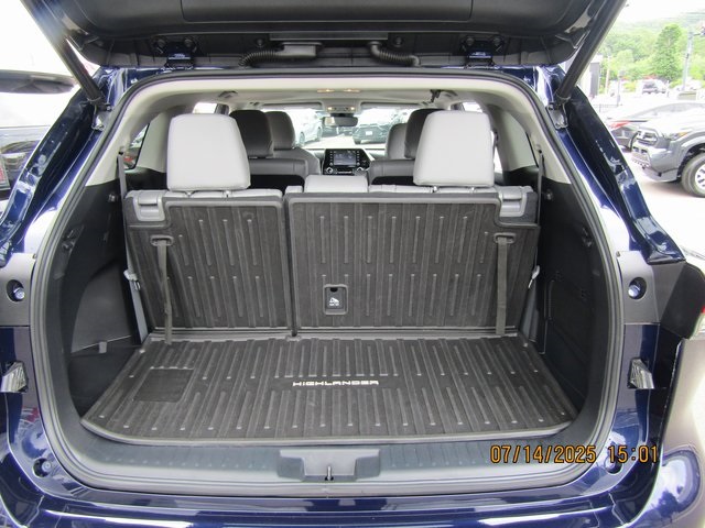 used 2022 Toyota Highlander car, priced at $37,999