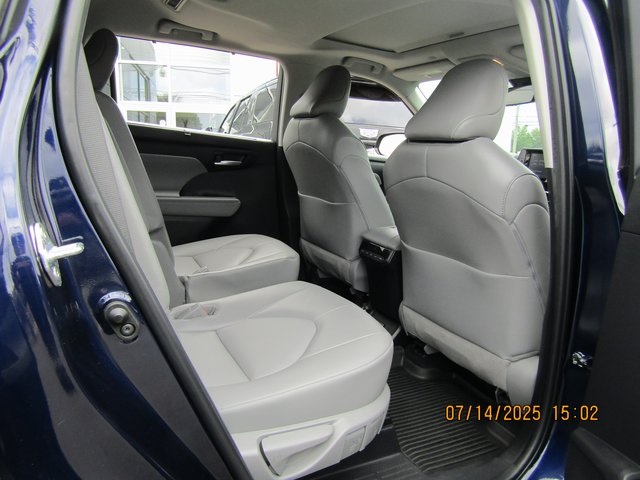 used 2022 Toyota Highlander car, priced at $37,999