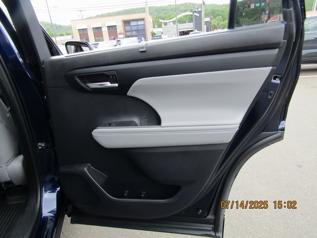 used 2022 Toyota Highlander car, priced at $37,999