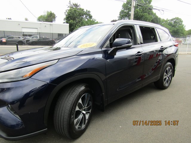 used 2022 Toyota Highlander car, priced at $37,999