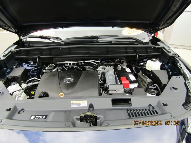 used 2022 Toyota Highlander car, priced at $37,999