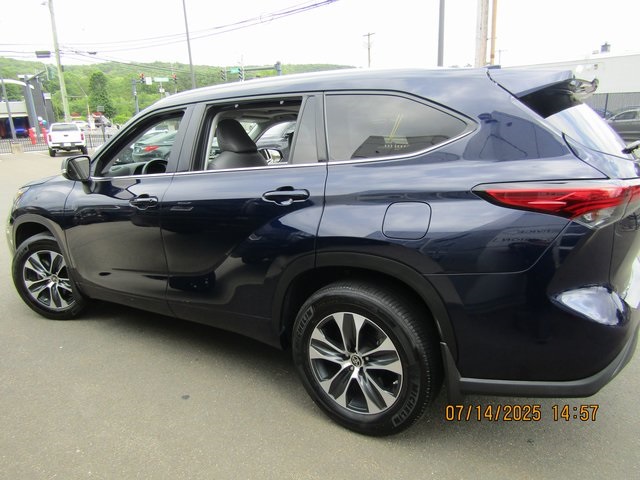 used 2022 Toyota Highlander car, priced at $37,999