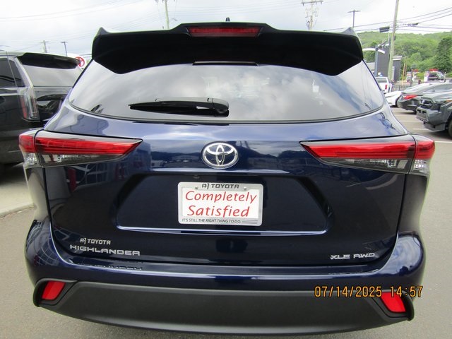 used 2022 Toyota Highlander car, priced at $37,999