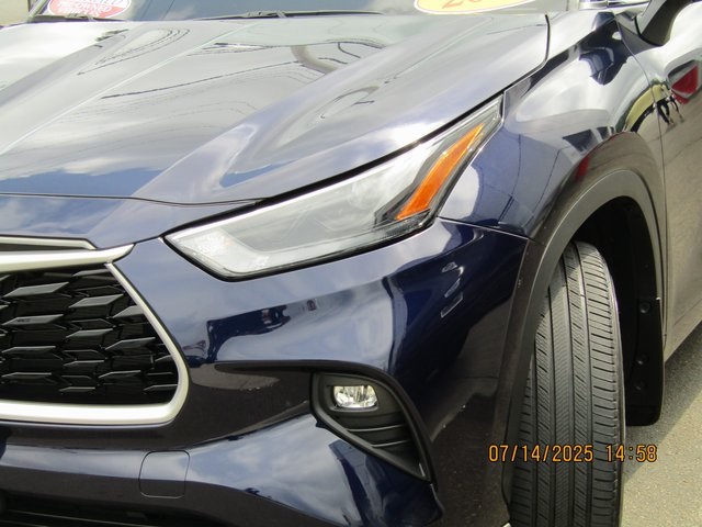 used 2022 Toyota Highlander car, priced at $37,999