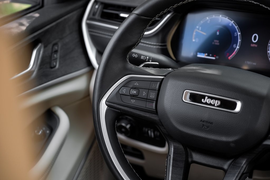 used 2022 Jeep Grand Cherokee car, priced at $31,690