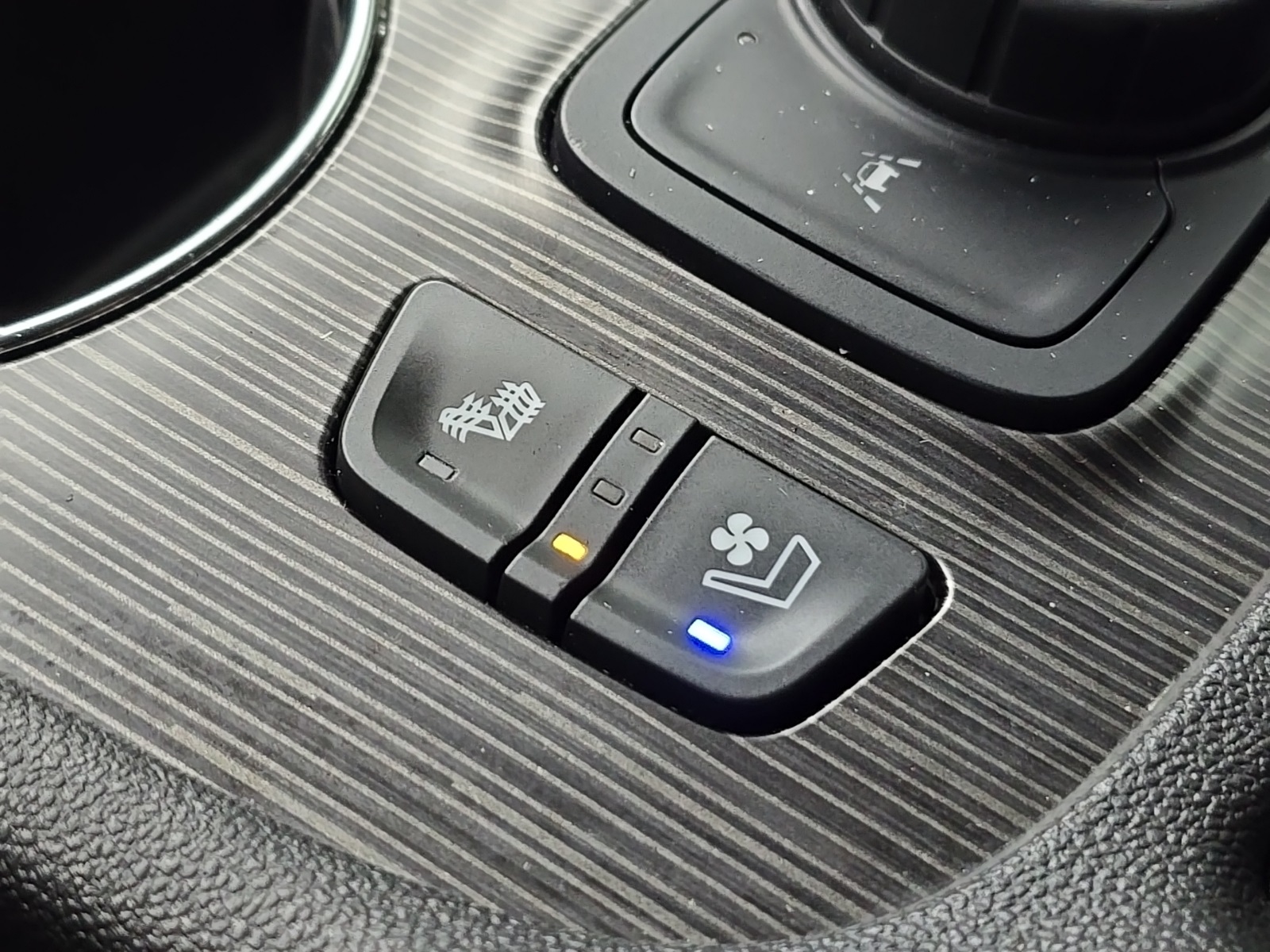 used 2021 GMC Acadia car, priced at $24,900