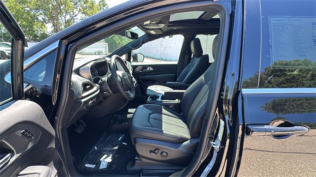 new 2025 Chrysler Pacifica car, priced at $45,969