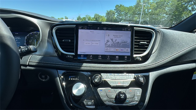 new 2025 Chrysler Pacifica car, priced at $45,969