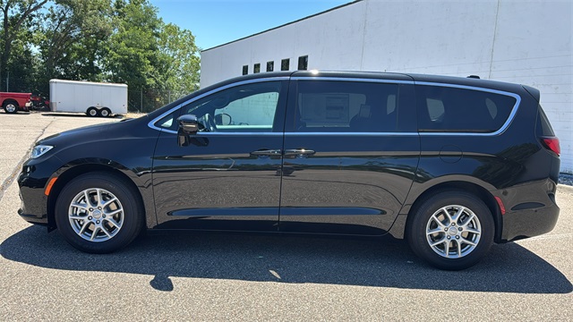 new 2025 Chrysler Pacifica car, priced at $45,969