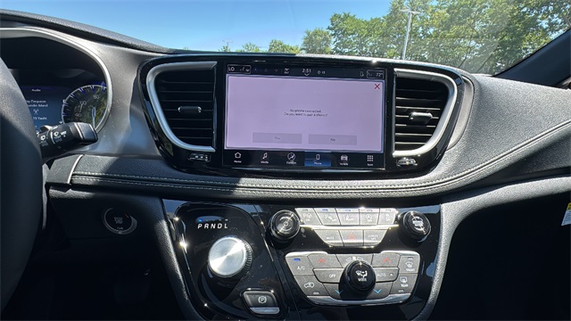 new 2025 Chrysler Pacifica car, priced at $45,969