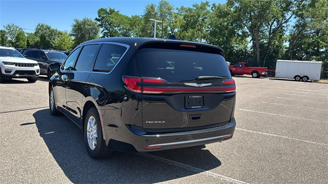 new 2025 Chrysler Pacifica car, priced at $45,969