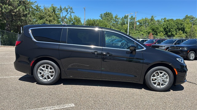 new 2025 Chrysler Pacifica car, priced at $45,969