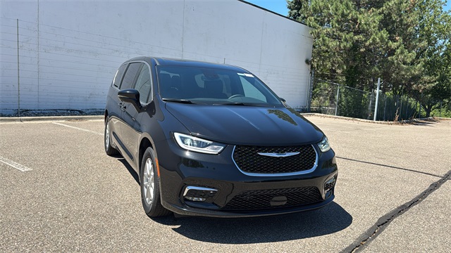 new 2025 Chrysler Pacifica car, priced at $45,969